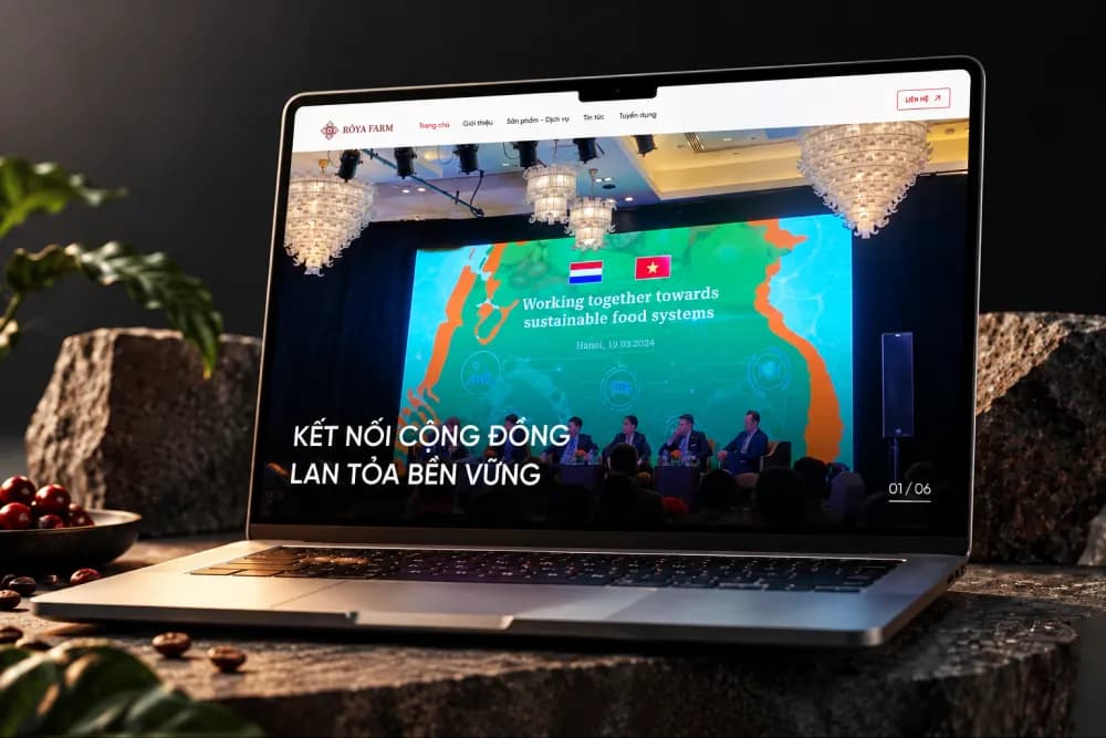 Website Rôya Farm trên màn hình laptop
