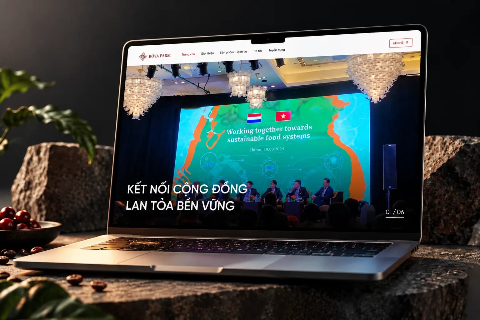 Website Rôya Farm trên màn hình laptop